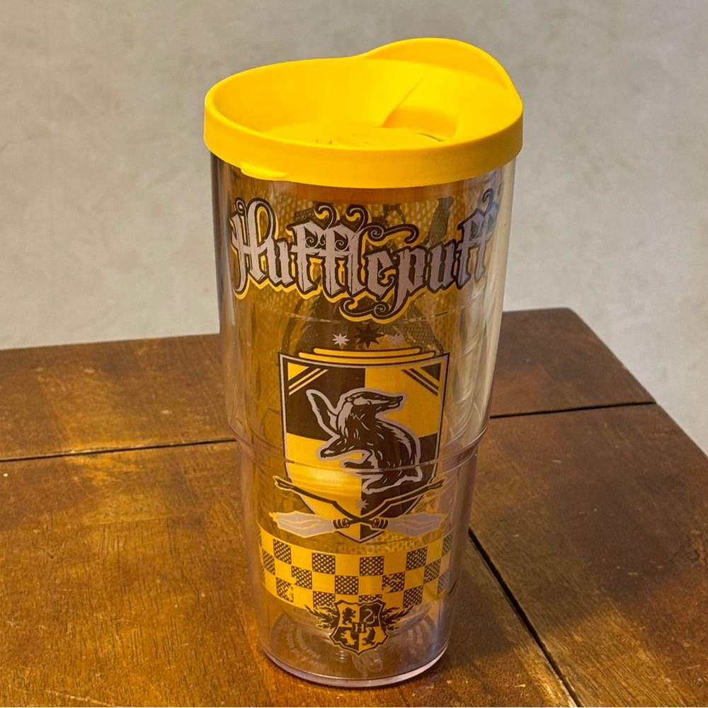 Tervis Harry Potter Hufflepuff to go cup EUC